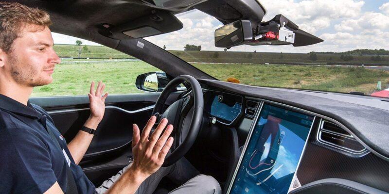 10 STARTUPS THAT'LL CHANGE THE SELF DRIVING CARS INDUSTRY FOR THE BETTER